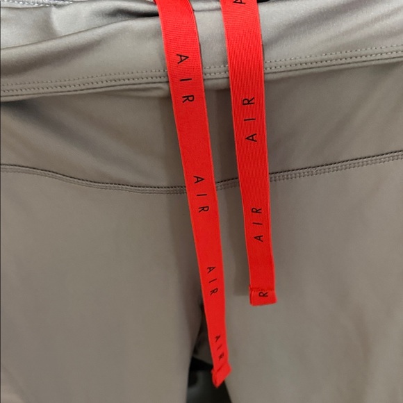 Nike Air Leggings with Red Details - Picture 4 of 6